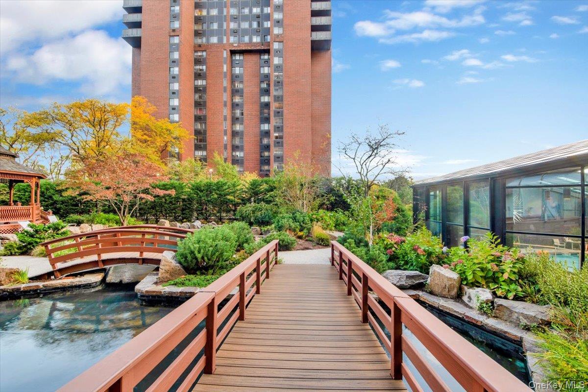 4 Martine Avenue # 502, White Plains, NY 10606