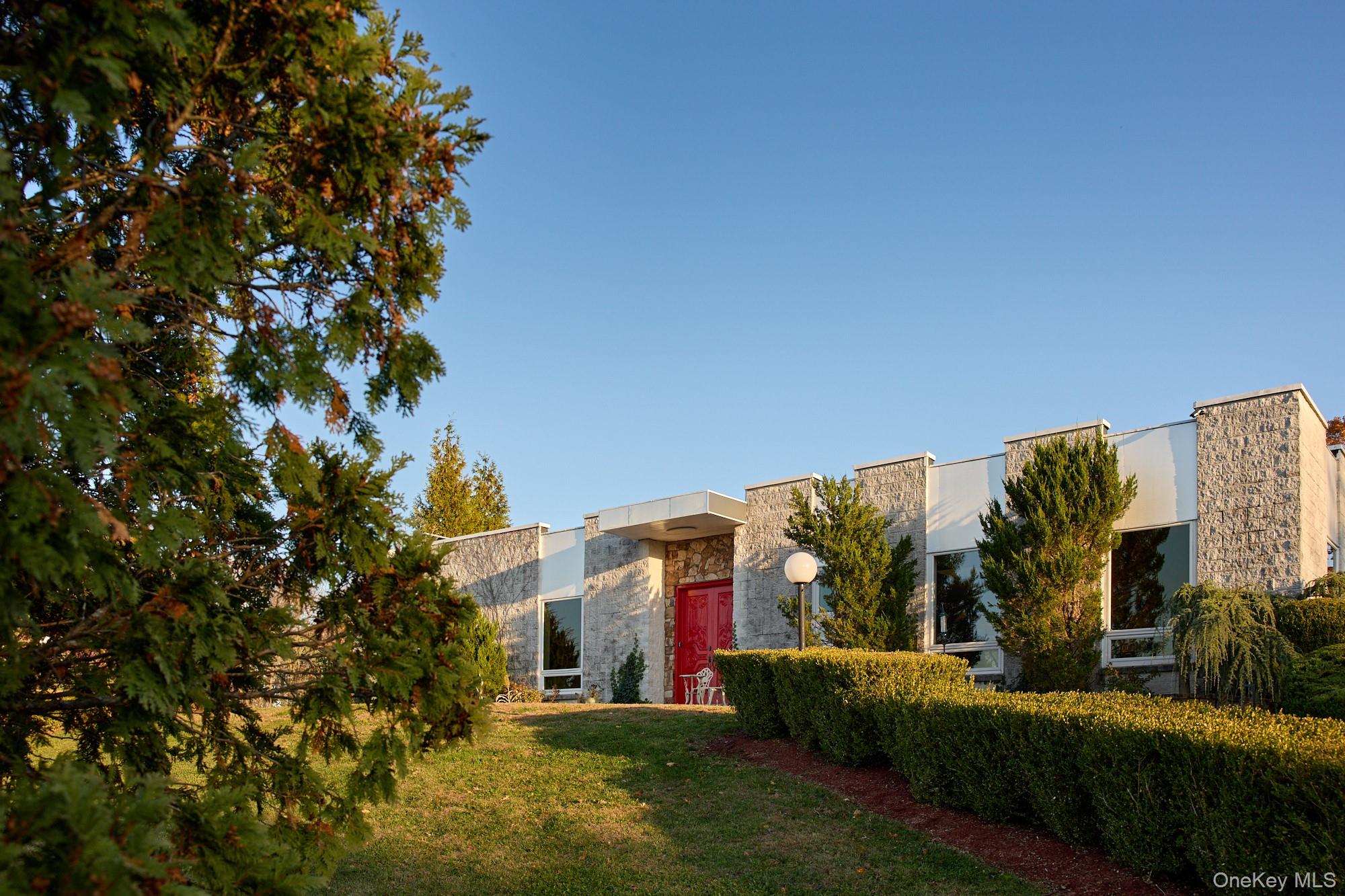 27 Westview Drive, Wallkill, NY 12589