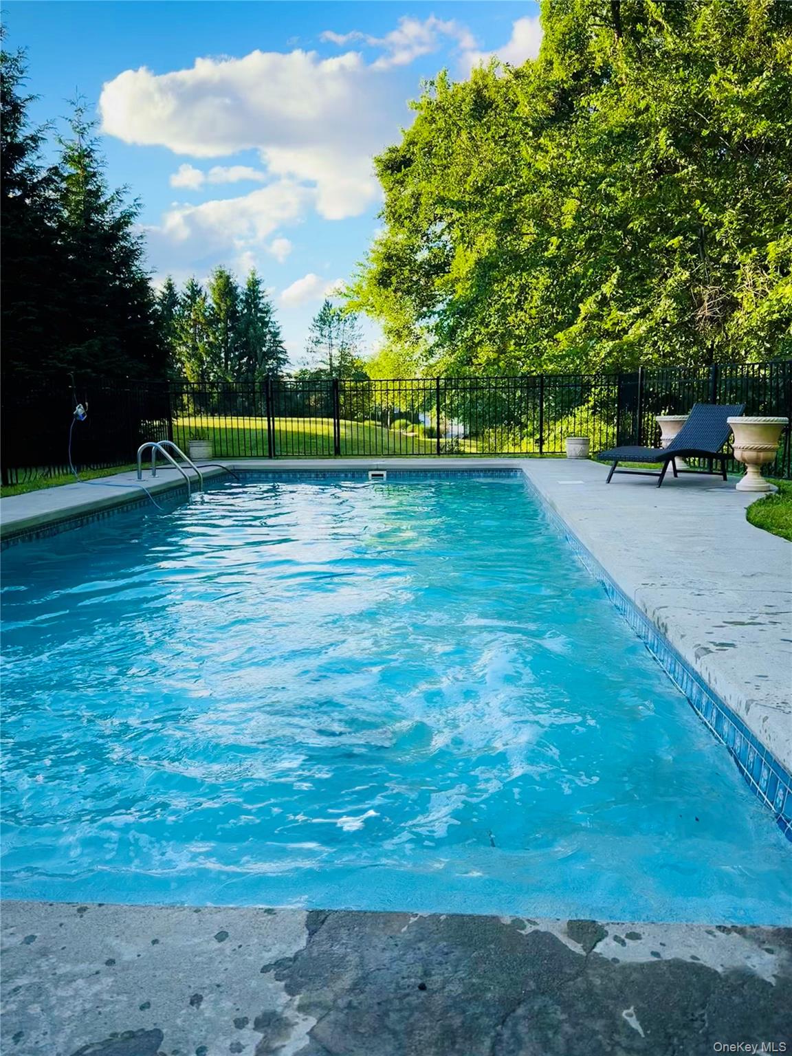 27 Westview Drive, Wallkill, NY 12589