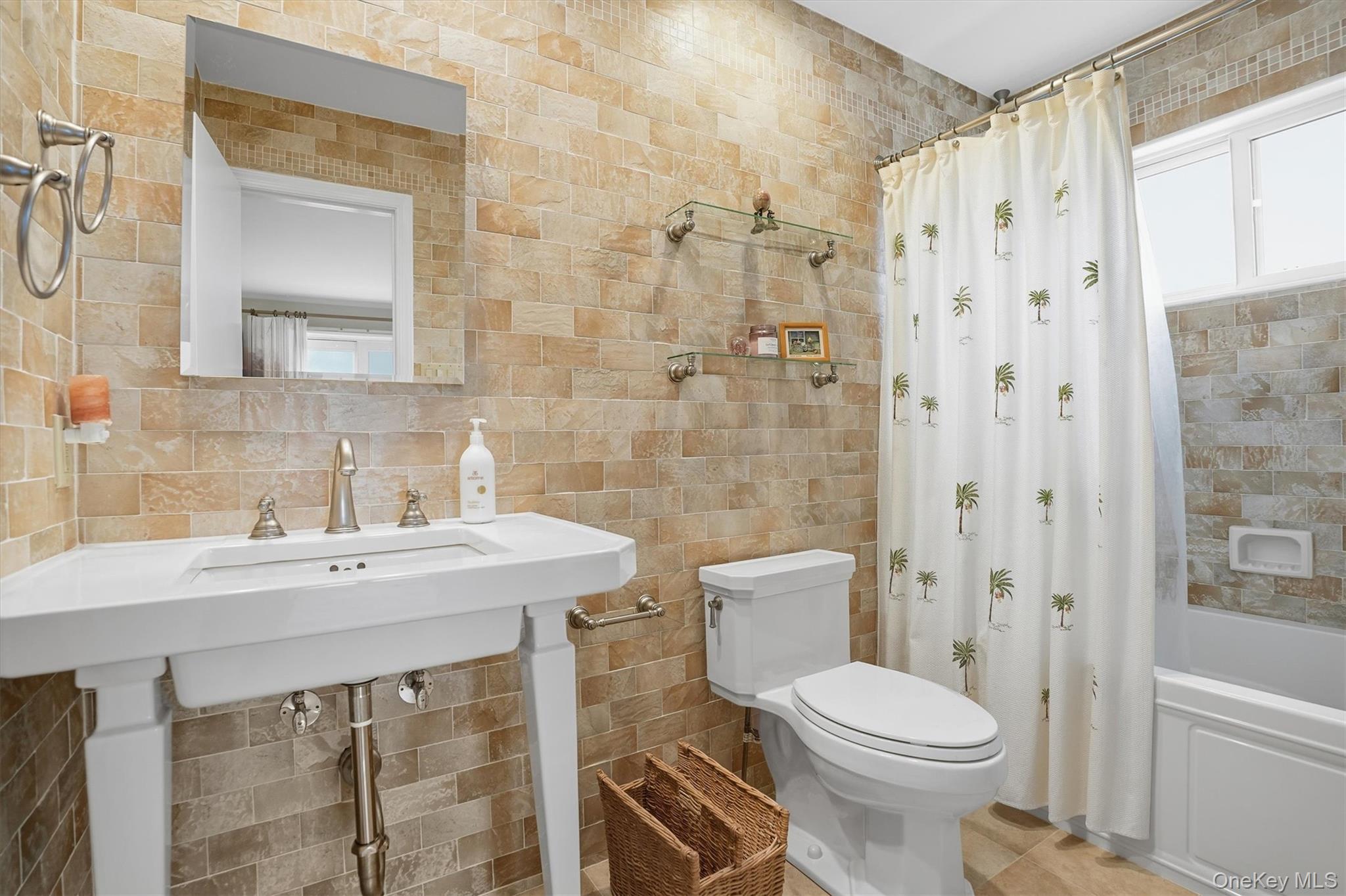 556 Dune Road, Westhampton, NY 11977