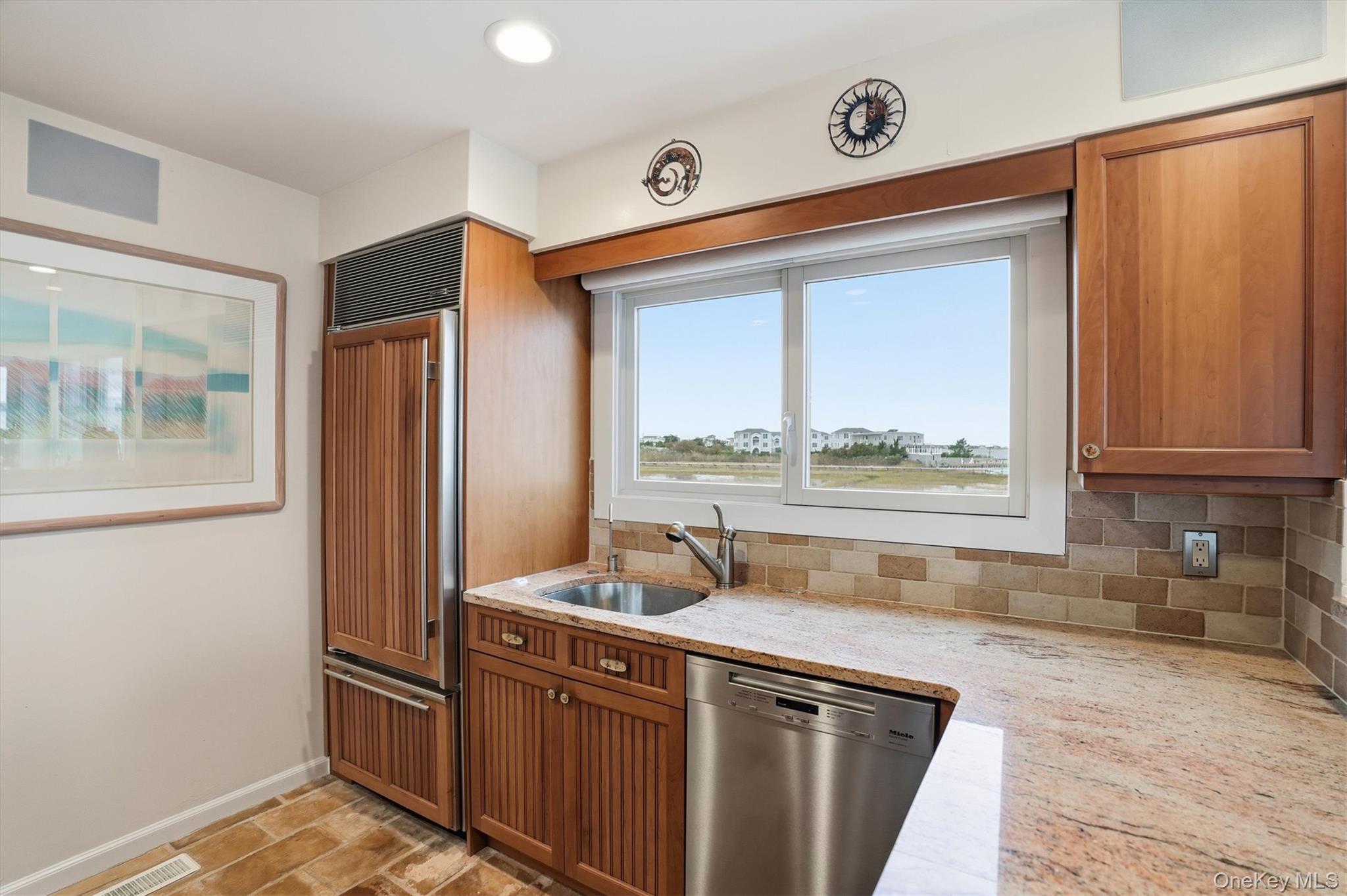 556 Dune Road, Westhampton, NY 11977