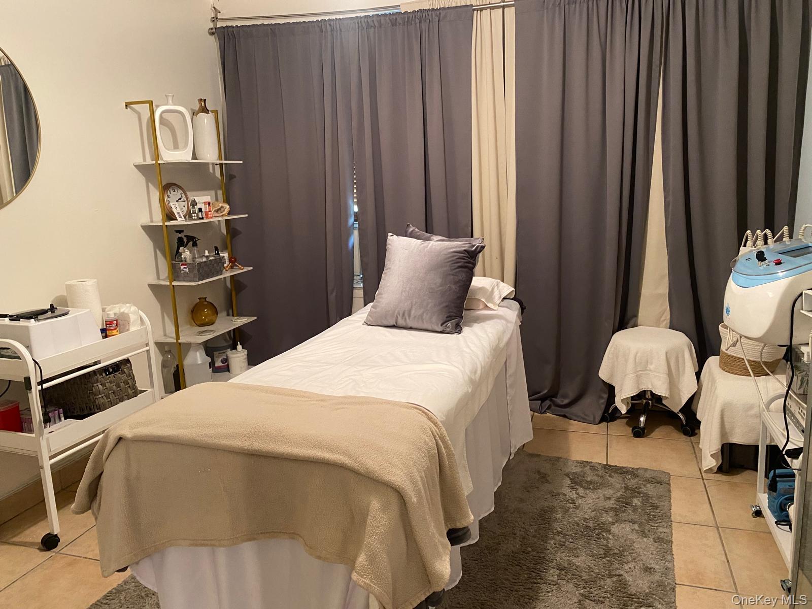 4842 Broadway ,, New York (Manhattan), NY 10034