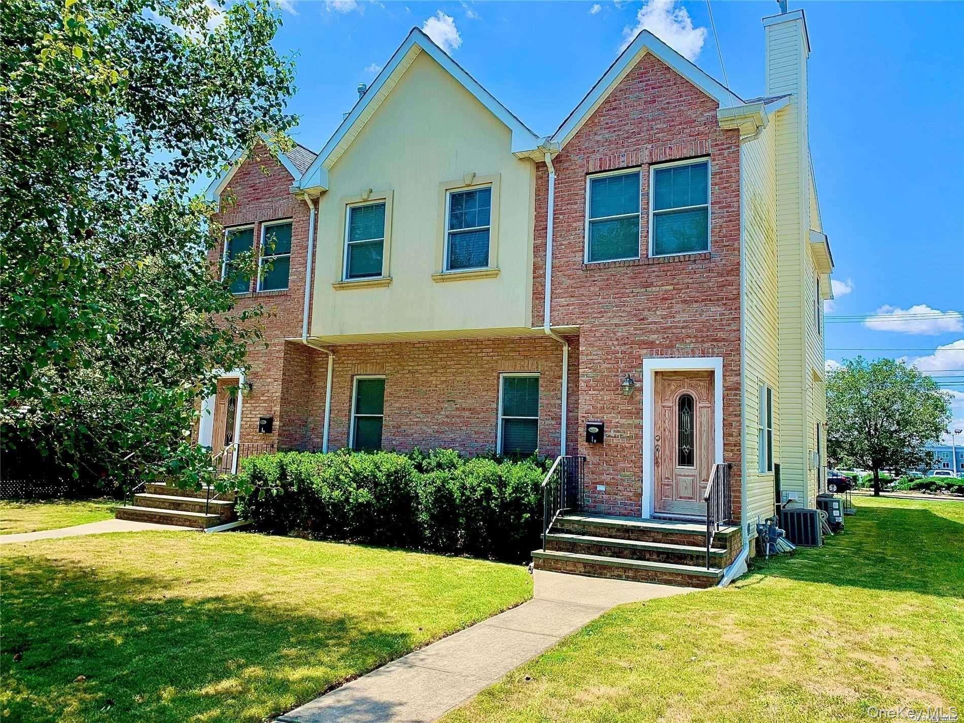 1 Owen Street # B, Westbury, NY 11590