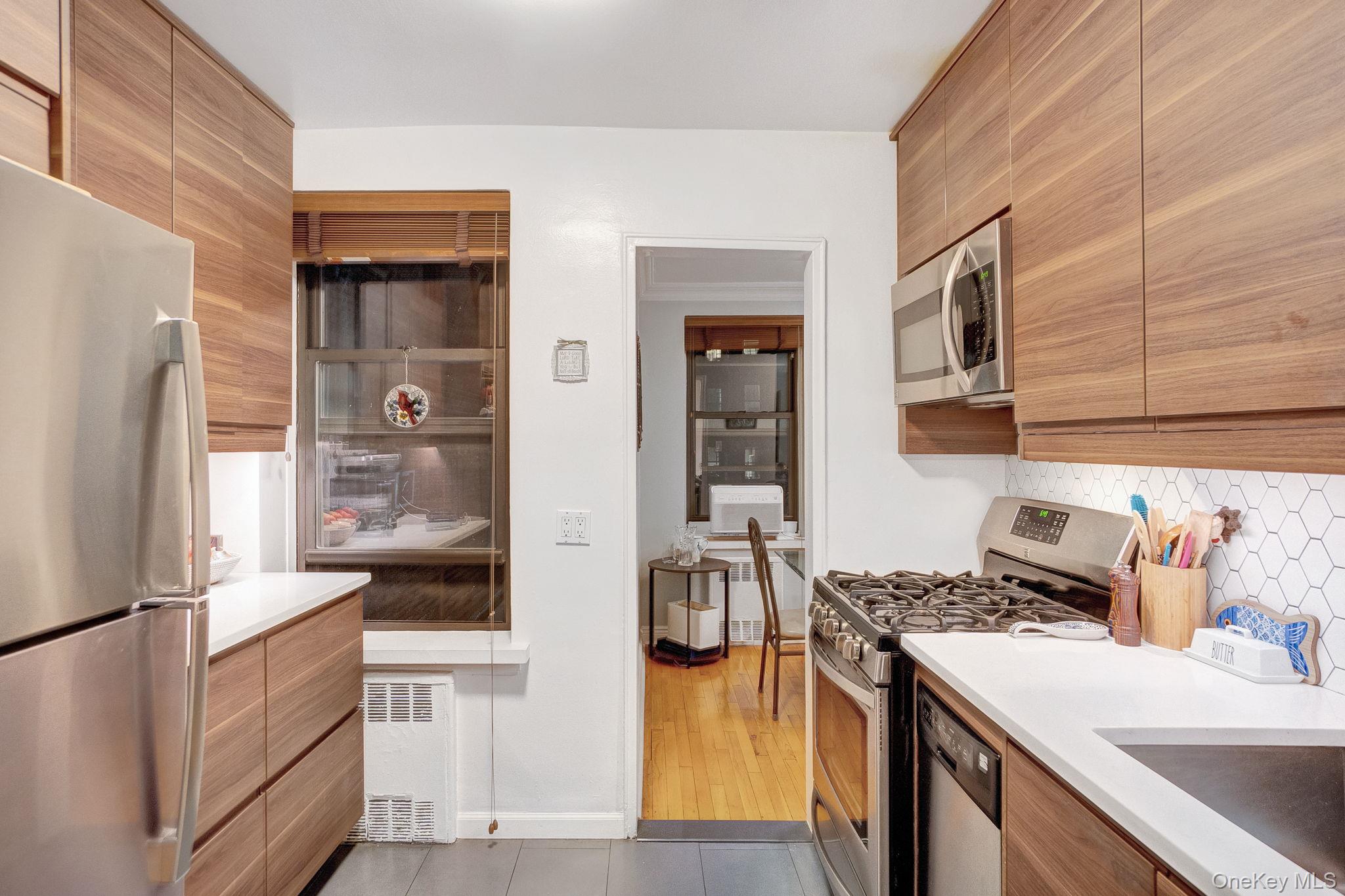 105-30 66th Avenue # 3E, Forest Hills, NY 11375