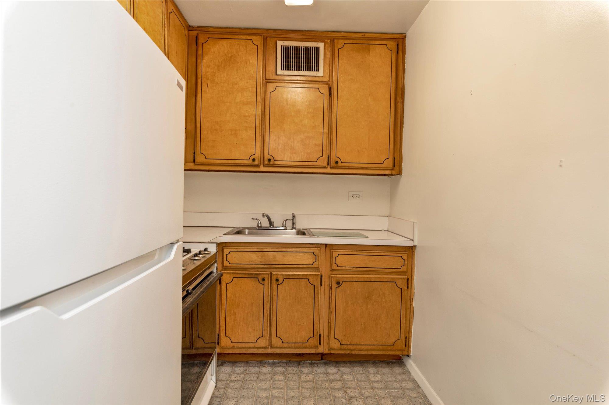 102-10 66th Road # 18G, Forest Hills, NY 11375