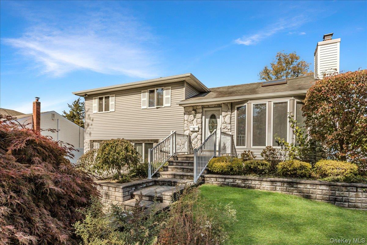 25 Estate Road, Smithtown, NY 11787