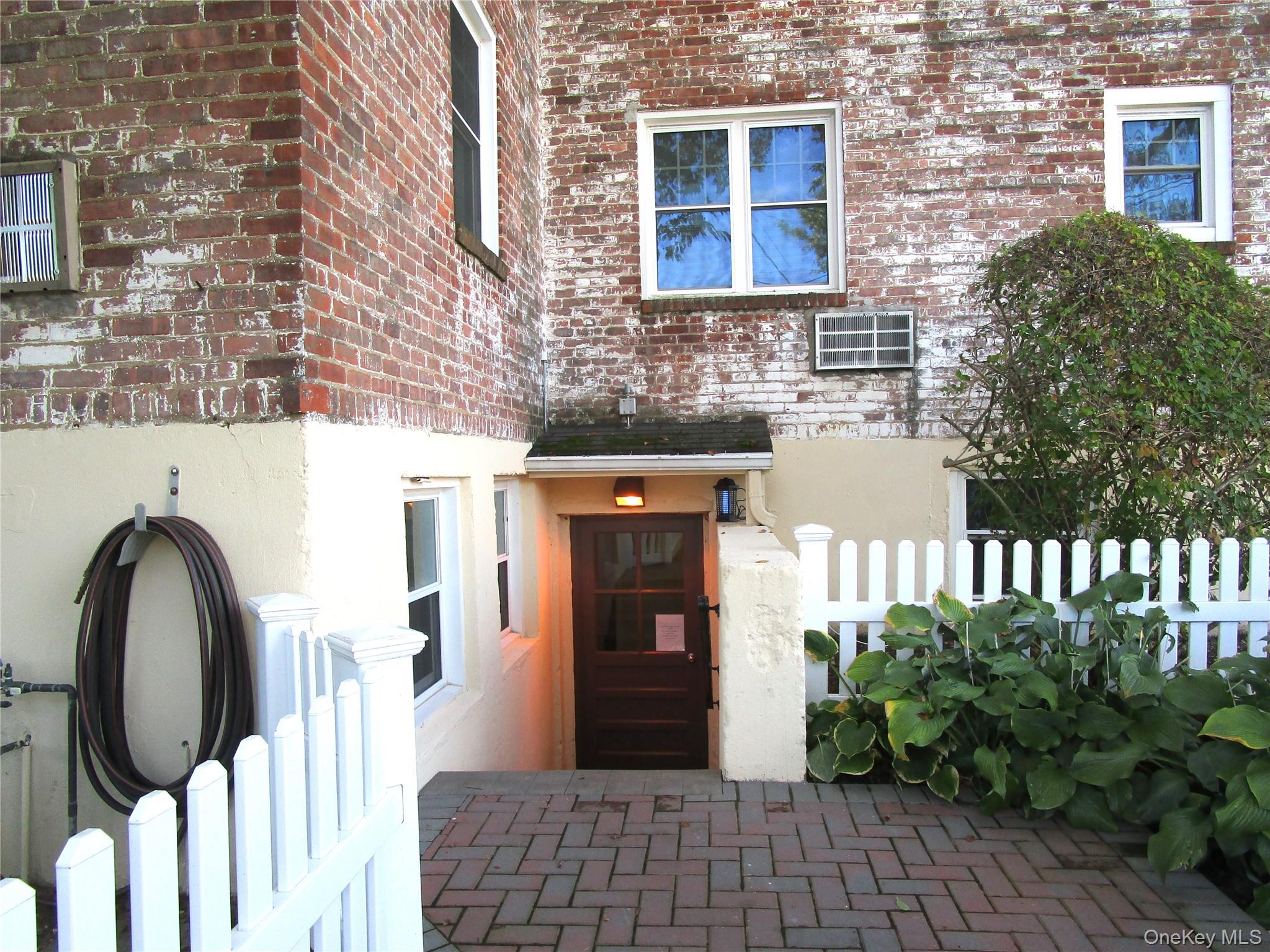 43 N Forest Avenue # C-23, Rockville Centre, NY 11570