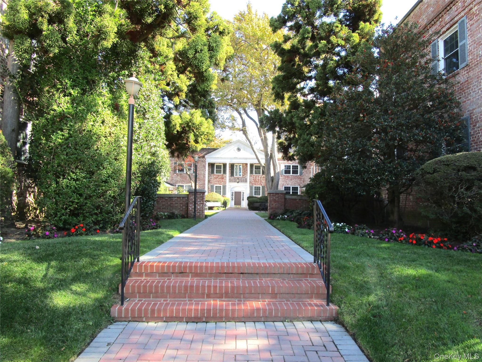 43 N Forest Avenue # C-23, Rockville Centre, NY 11570