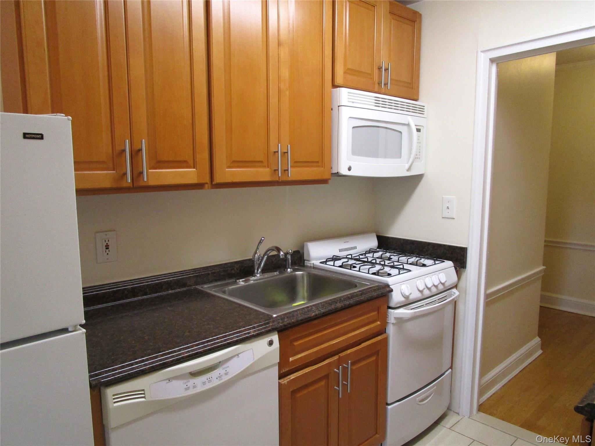 43 N Forest Avenue # C-23, Rockville Centre, NY 11570