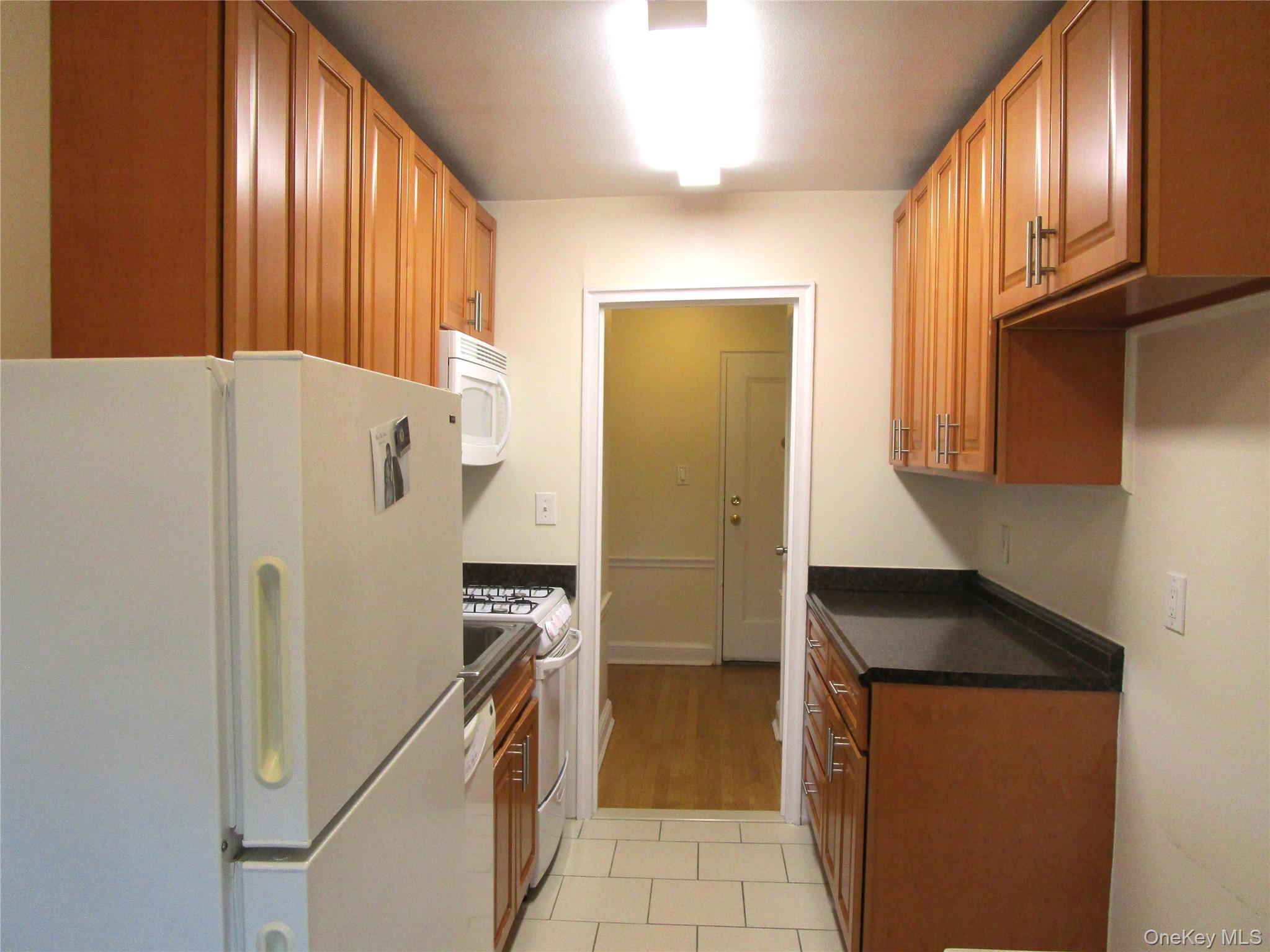 43 N Forest Avenue # C-23, Rockville Centre, NY 11570