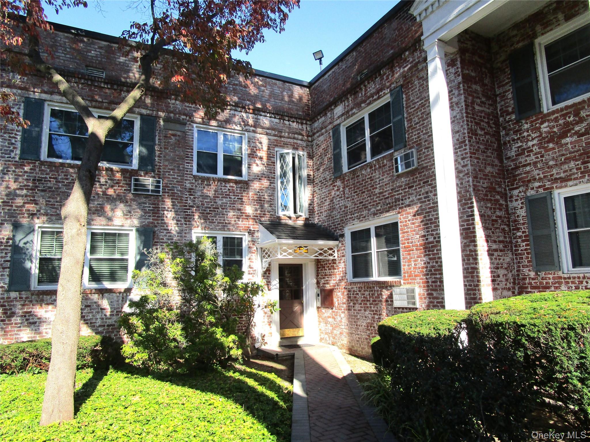 43 N Forest Avenue # C-23, Rockville Centre, NY 11570