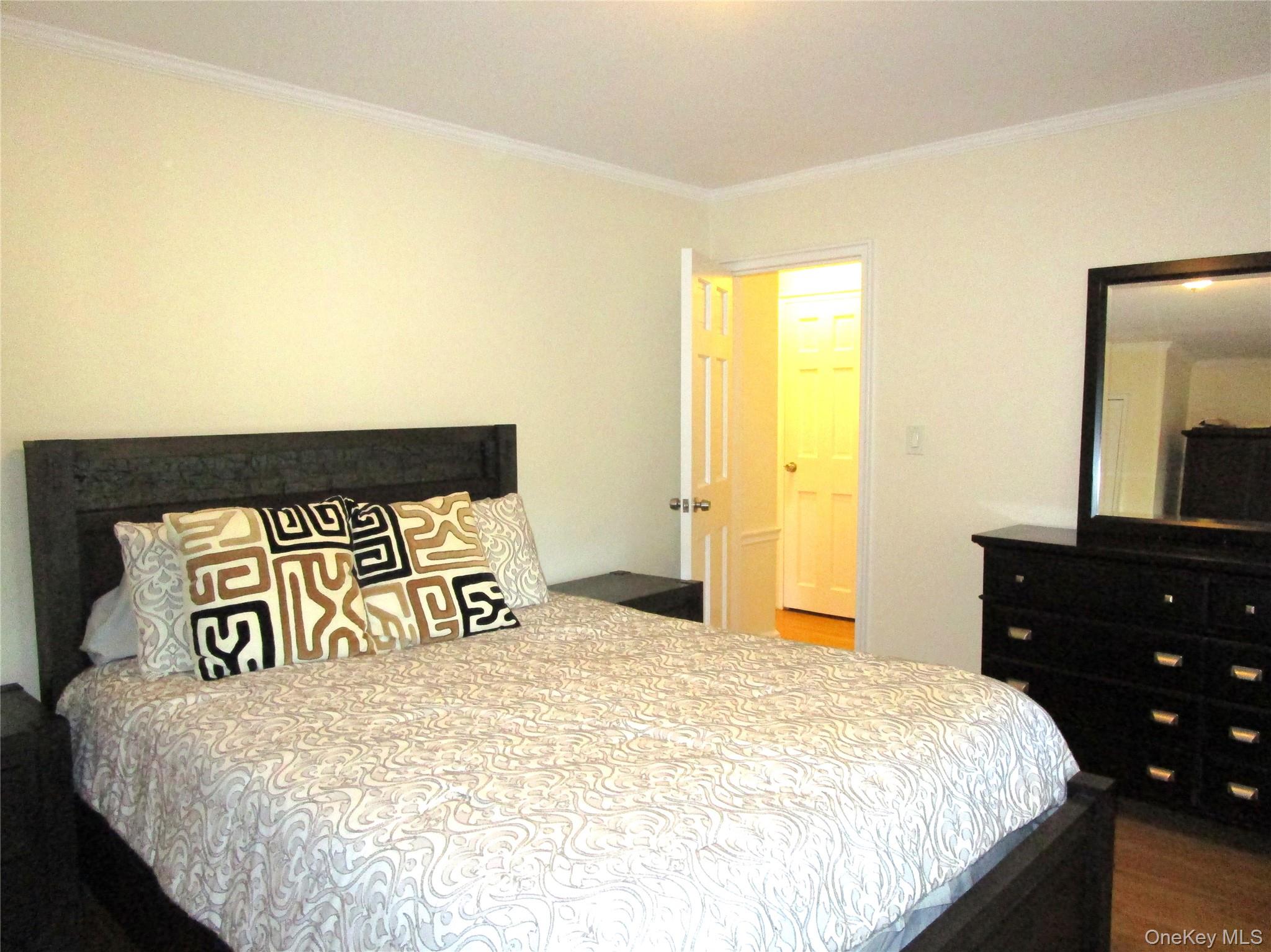 43 N Forest Avenue # C-23, Rockville Centre, NY 11570