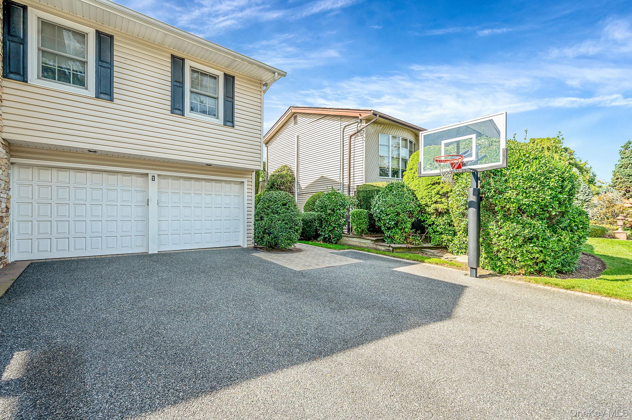 2994 Lonni Lane, Merrick, NY 11566