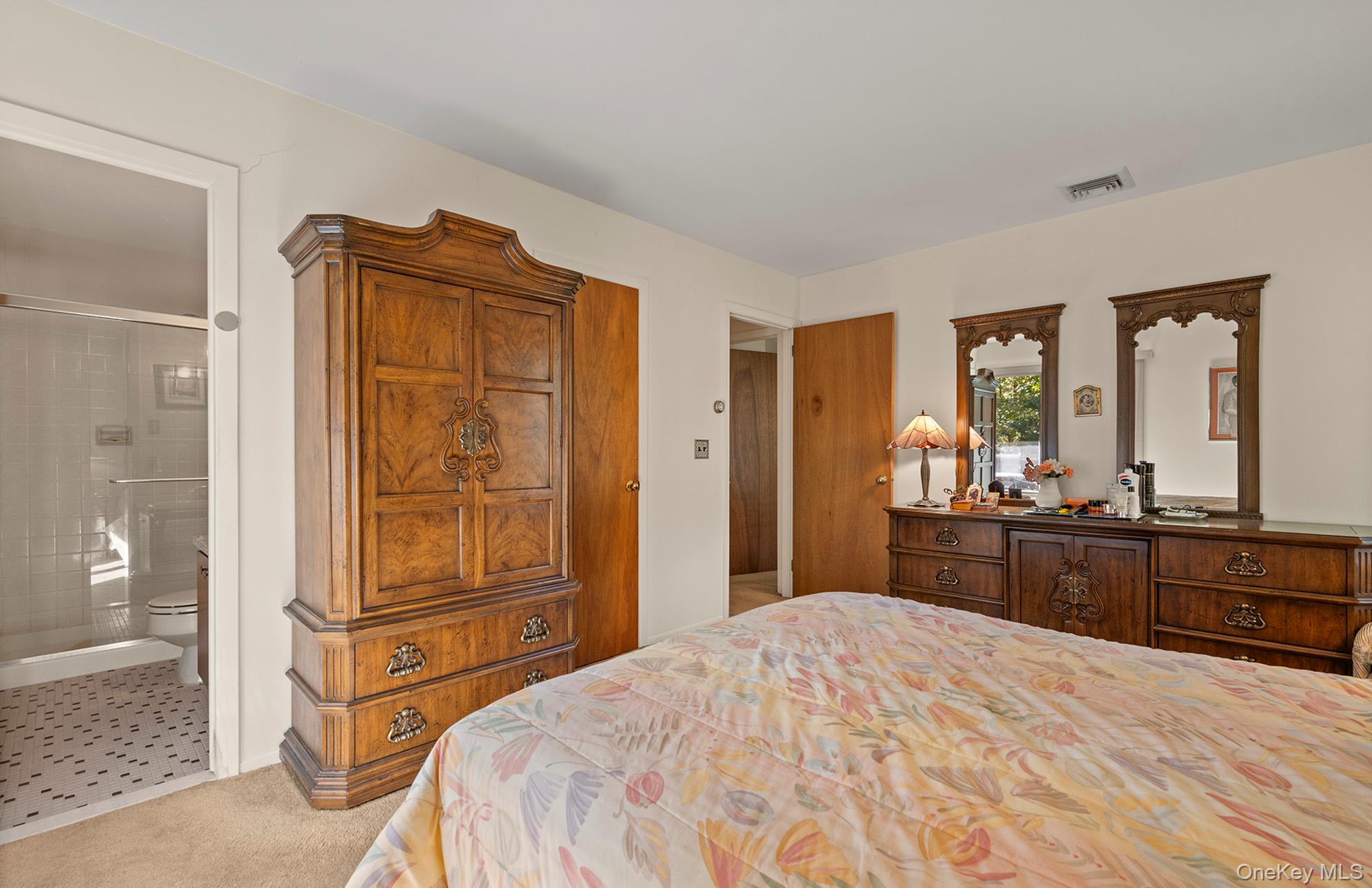 33 Sherwood Lane, East Hampton, NY 11937