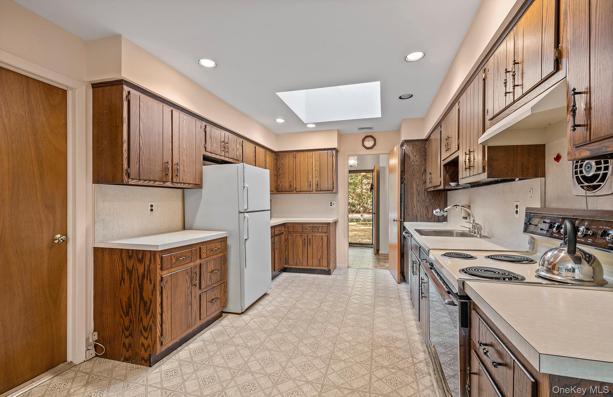 33 Sherwood Lane, East Hampton, NY 11937