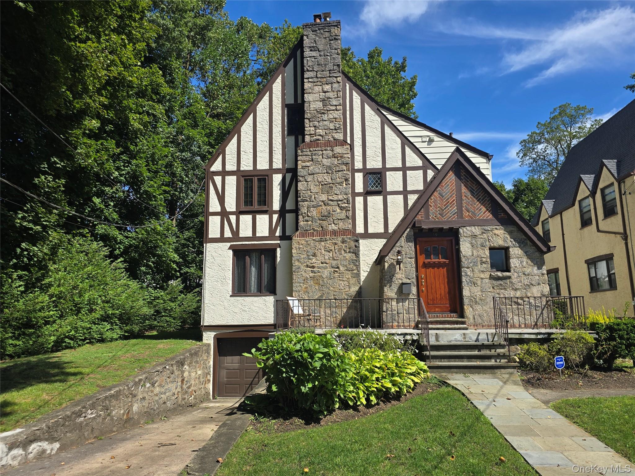 19 Huntwood Place, Mount Vernon, NY 10552