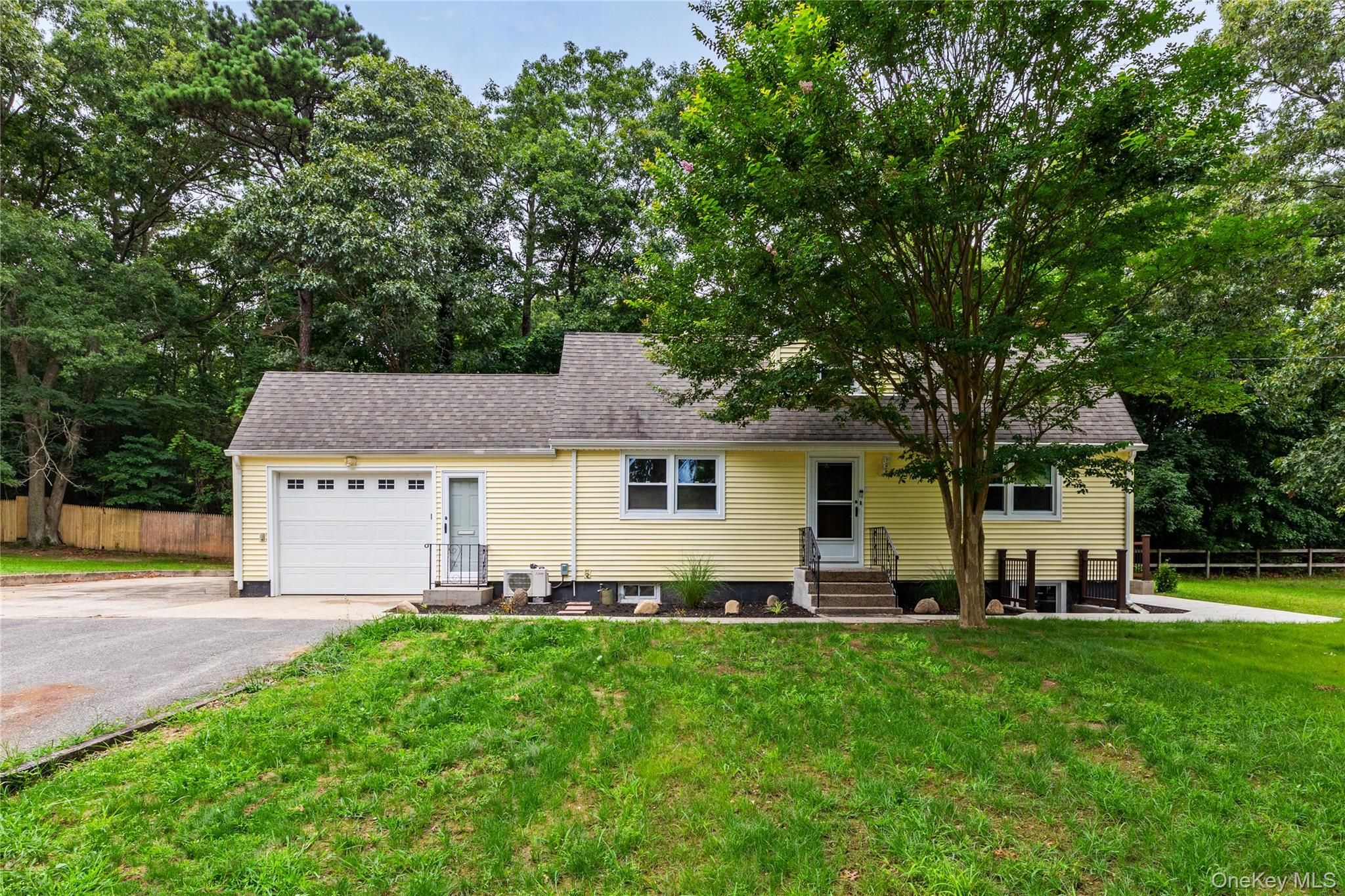 110 E Bartlett Road, Middle Island, NY 11953