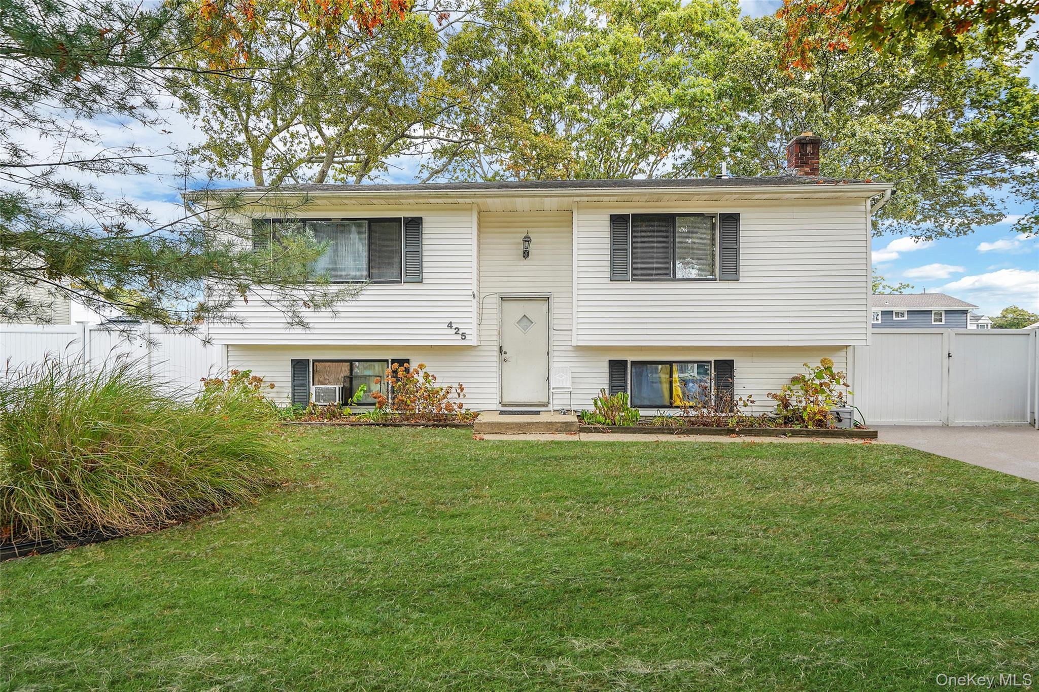 425 41st Street, Copiague, NY 11726