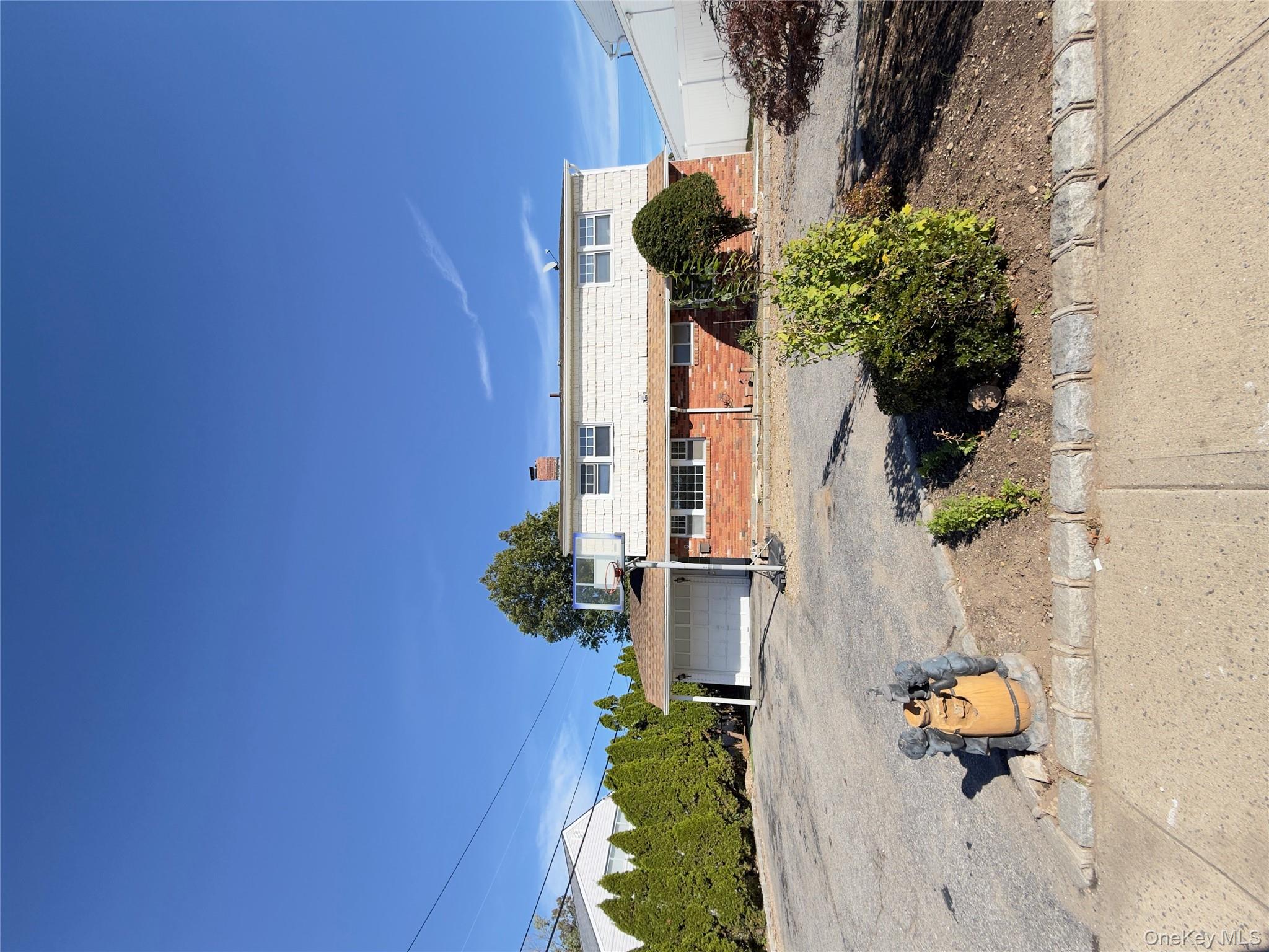 39 Alpine Lane, Hicksville, NY 11801