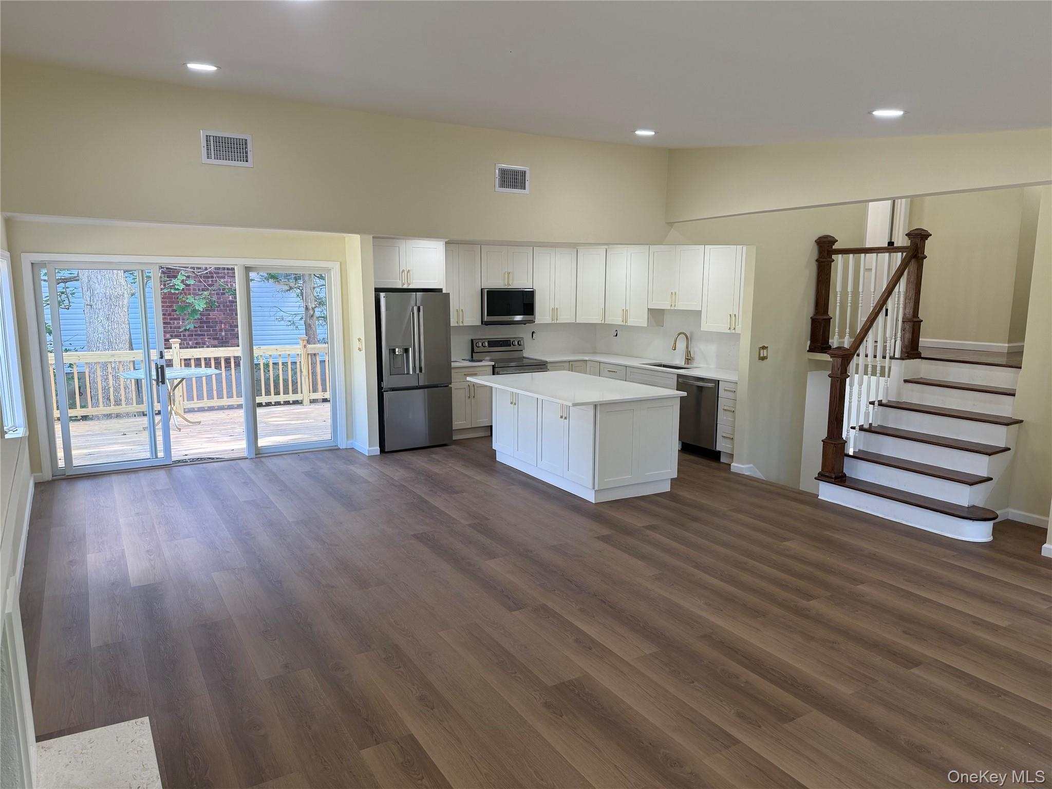 2 Arbor Gate, Old Bethpage, NY 11804