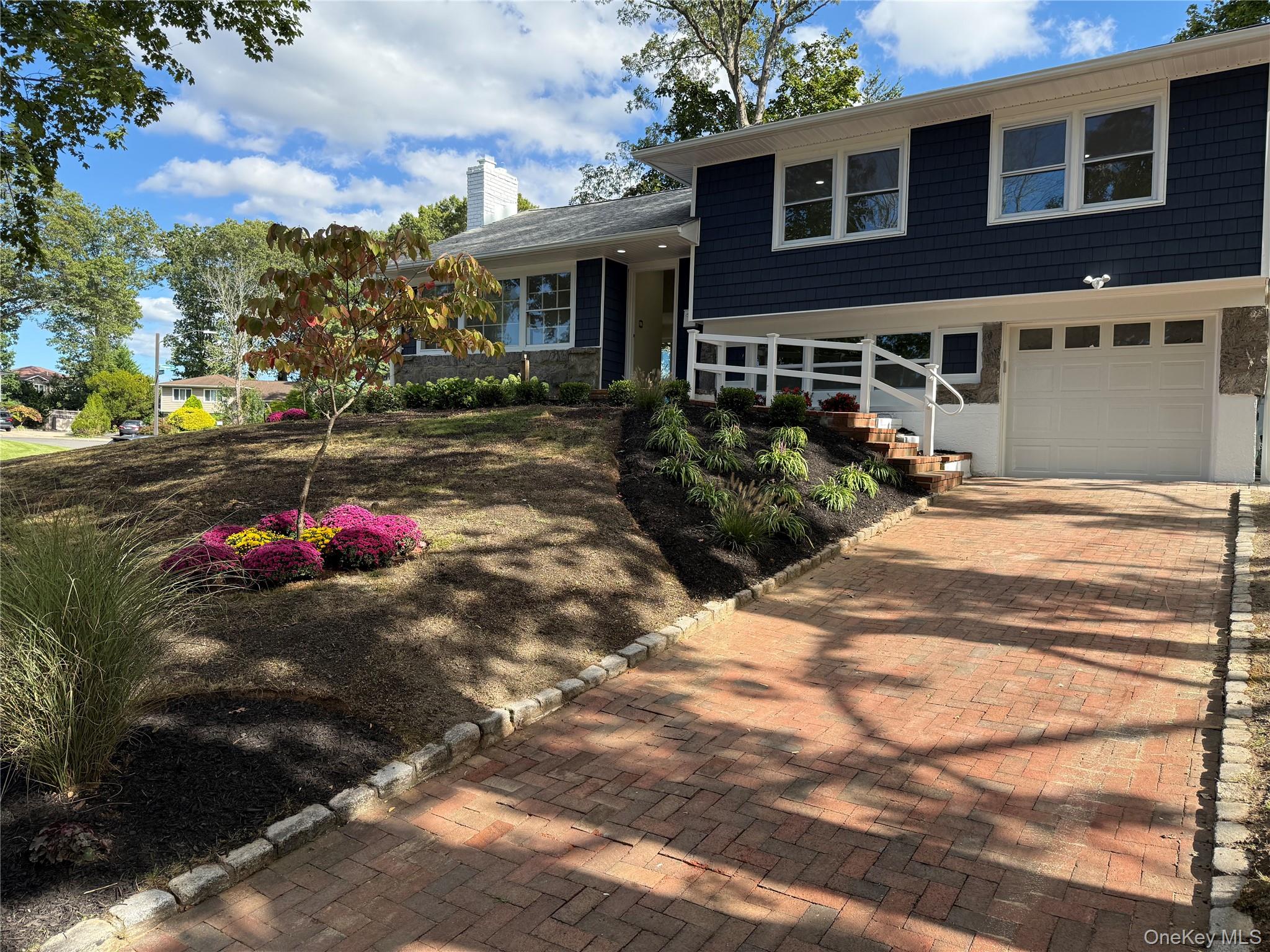 2 Arbor Gate, Old Bethpage, NY 11804