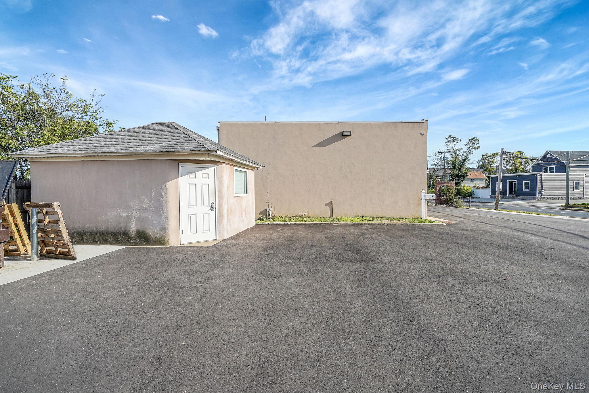 93 N Clinton Avenue, Bay Shore, NY 11706