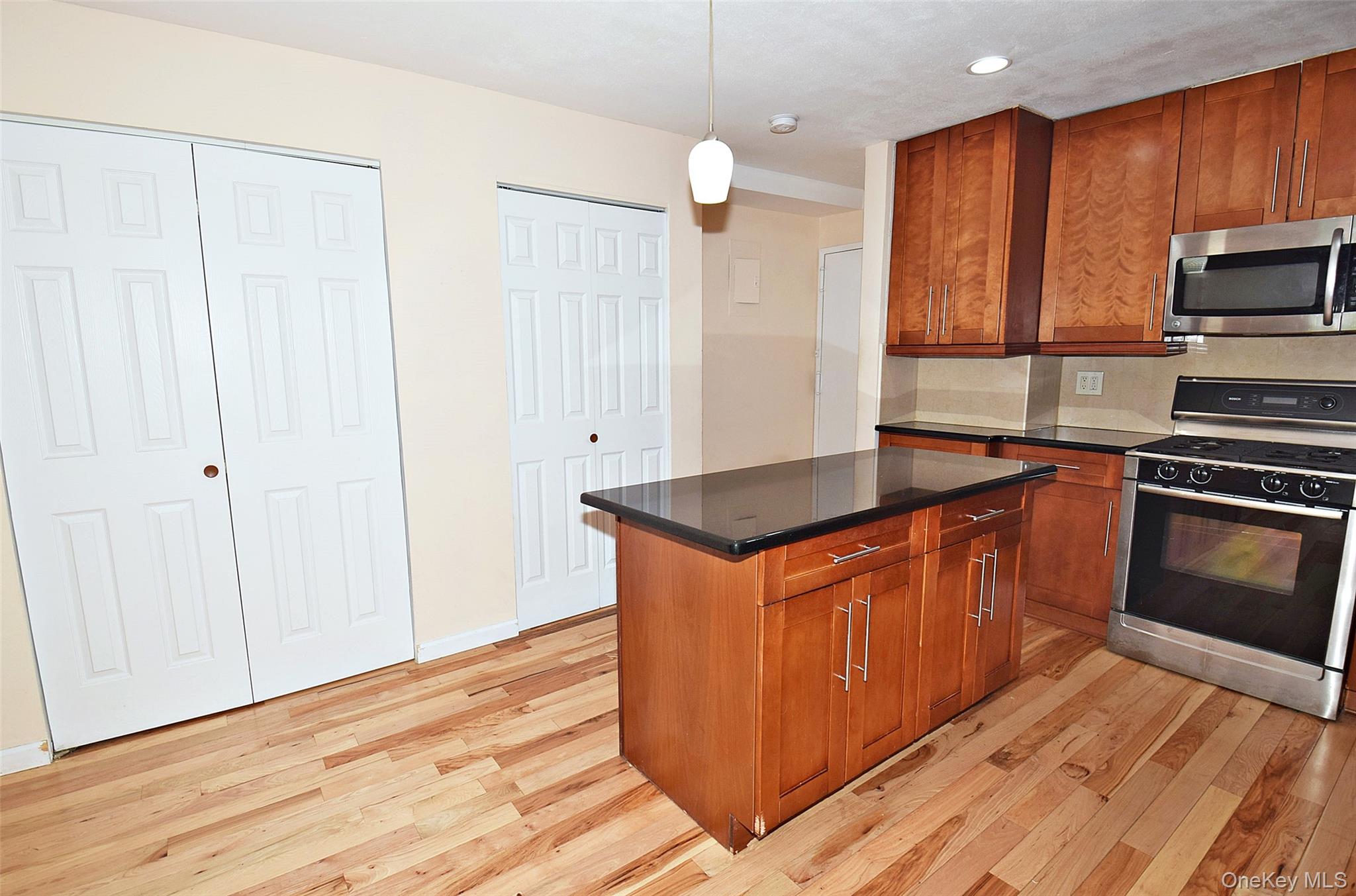 12-32 Diane Place # 204 L, Bayside, NY 11360