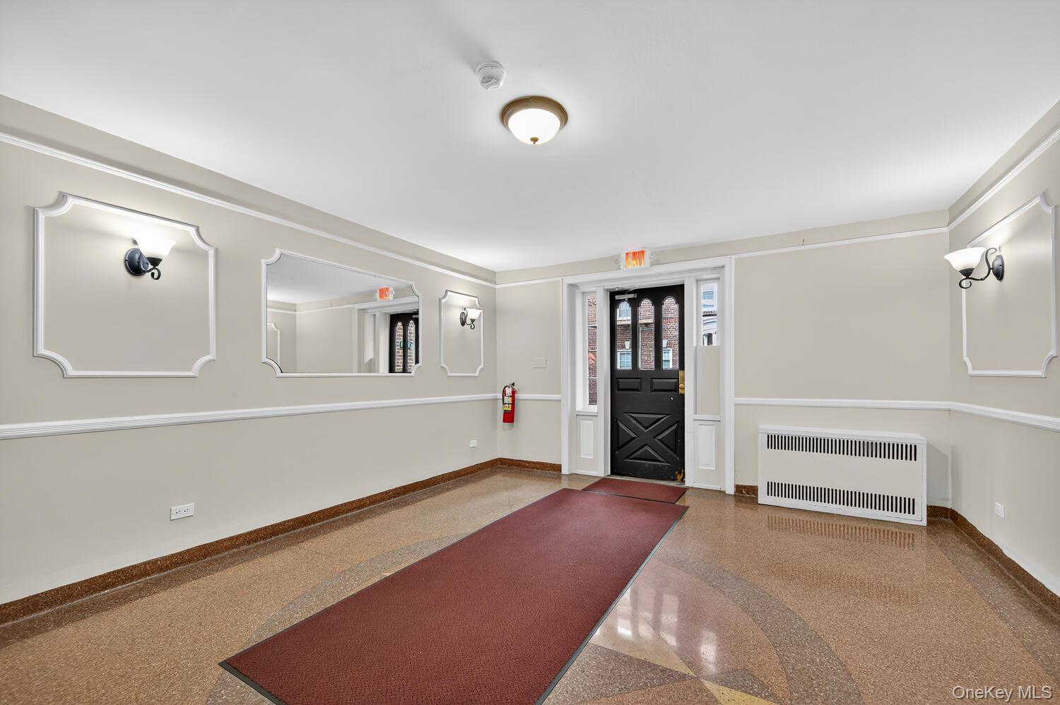 8 Welwyn Road # 3F, Great Neck, NY 11021