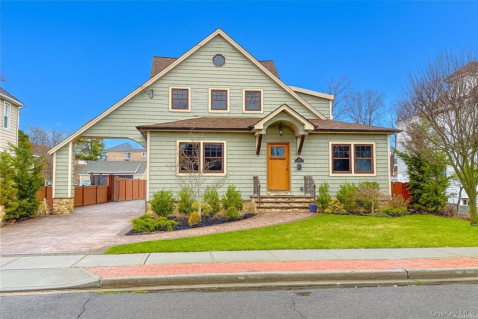 33 Smith Street # 2, Rockville Centre, NY 11570