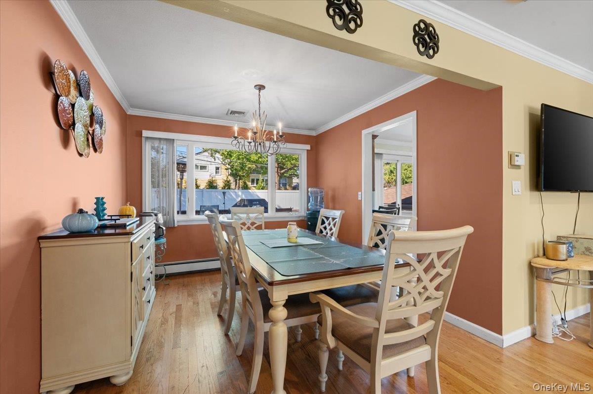 21 Eleanor Road, Plainview, NY 11803