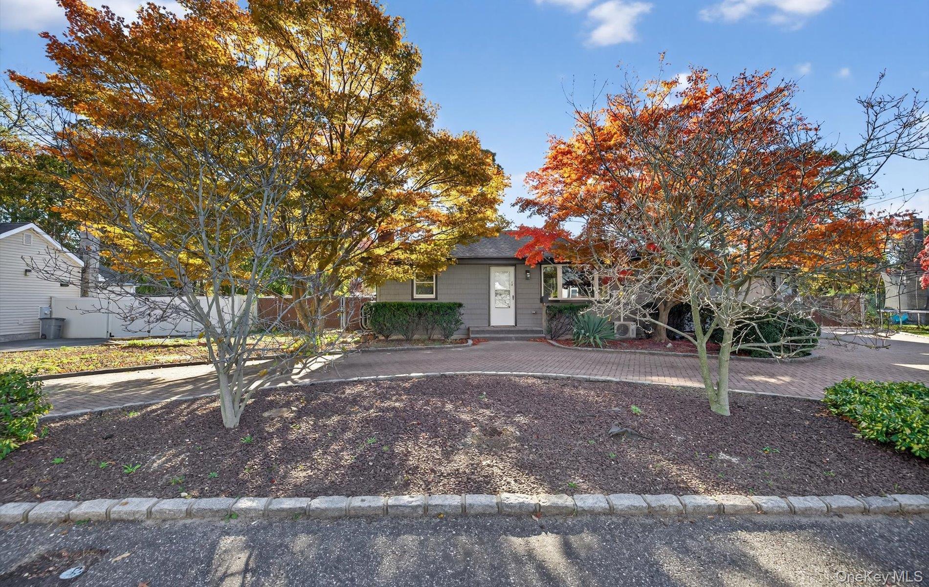 14 Muncey Road, Bay Shore, NY 11706