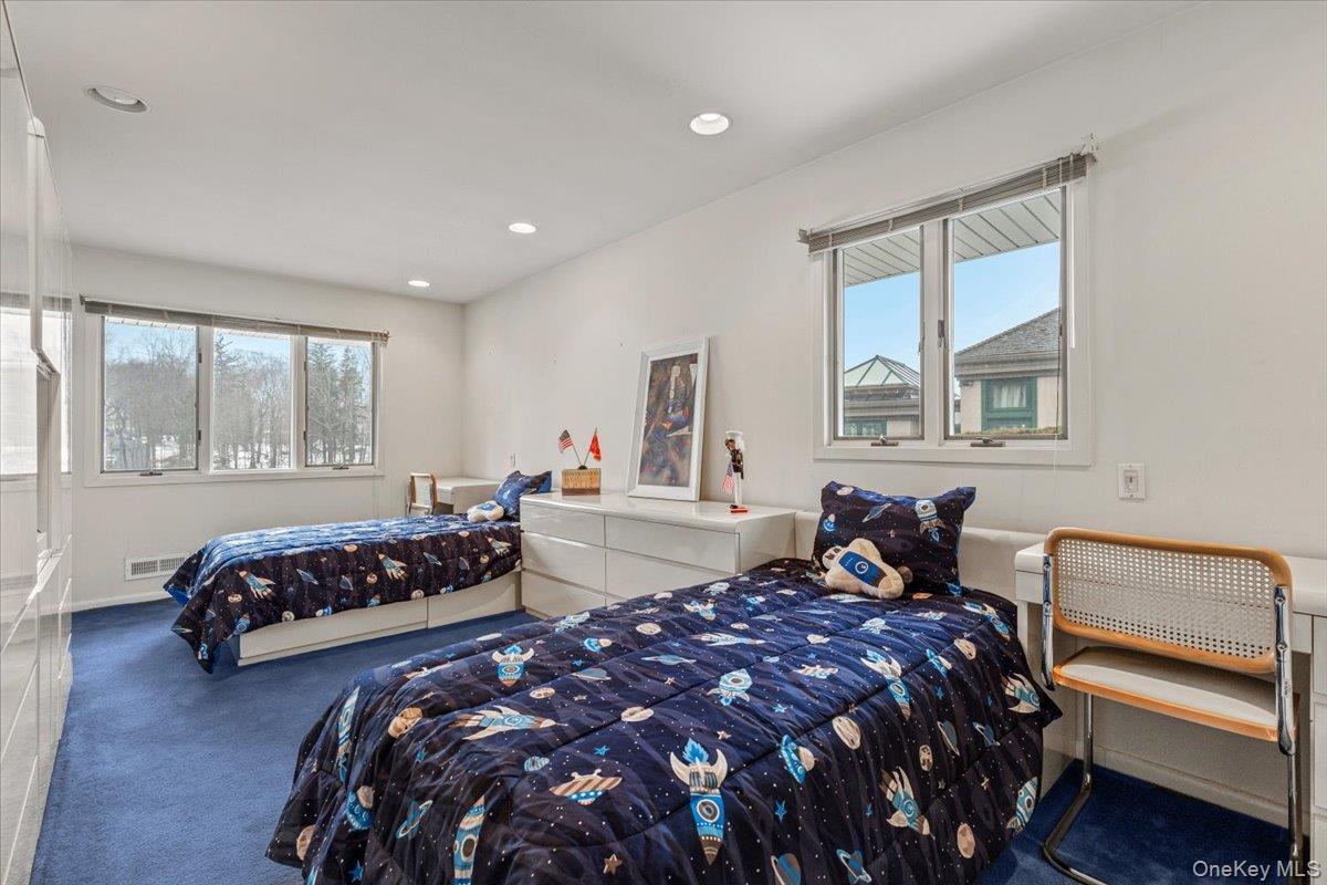 34 Lakeshore Drive, Eastchester, NY 10709