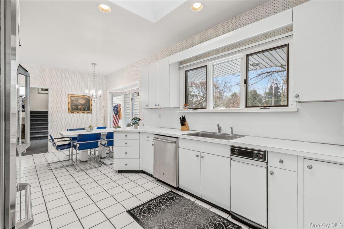 34 Lakeshore Drive, Eastchester, NY 10709