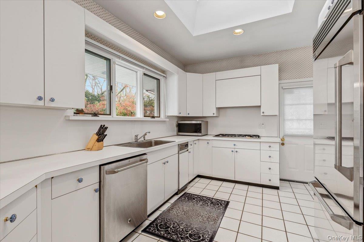 34 Lakeshore Drive, Eastchester, NY 10709