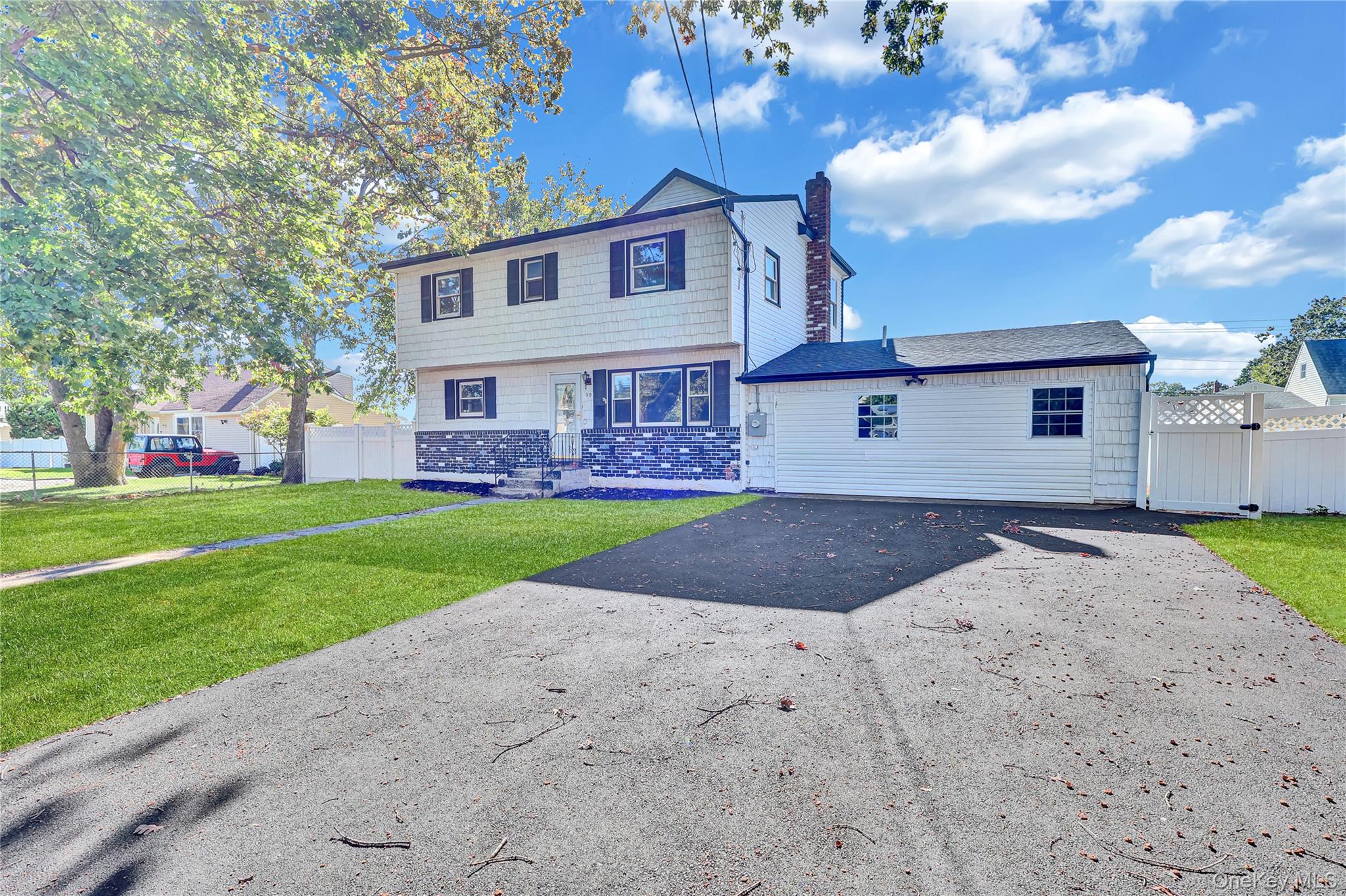 90 30th Street, Copiague, NY 11726