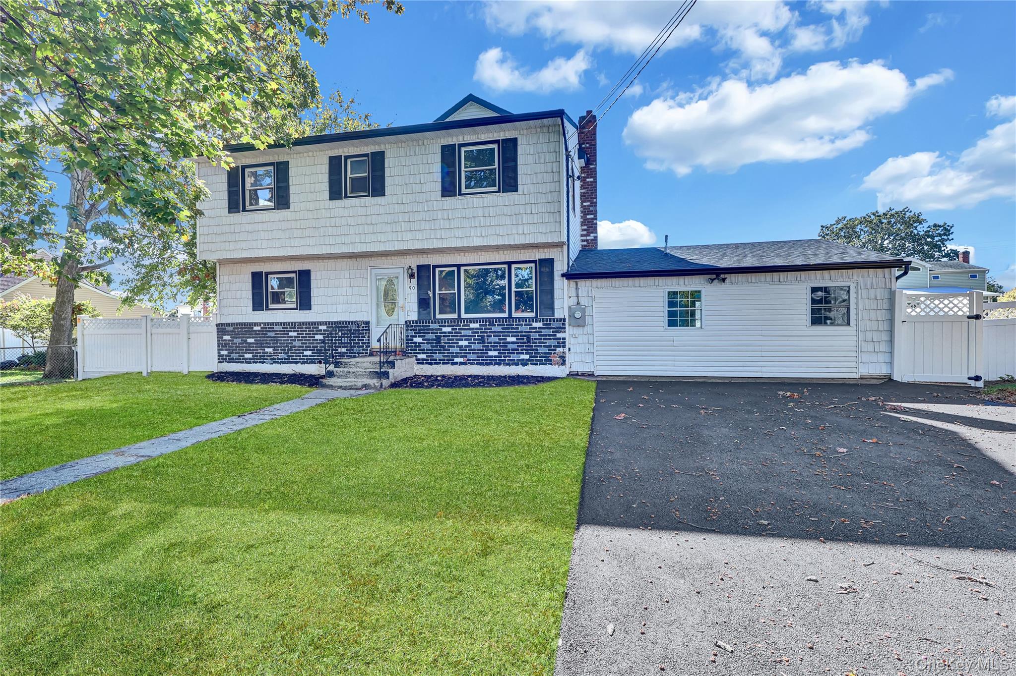 90 30th Street, Copiague, NY 11726