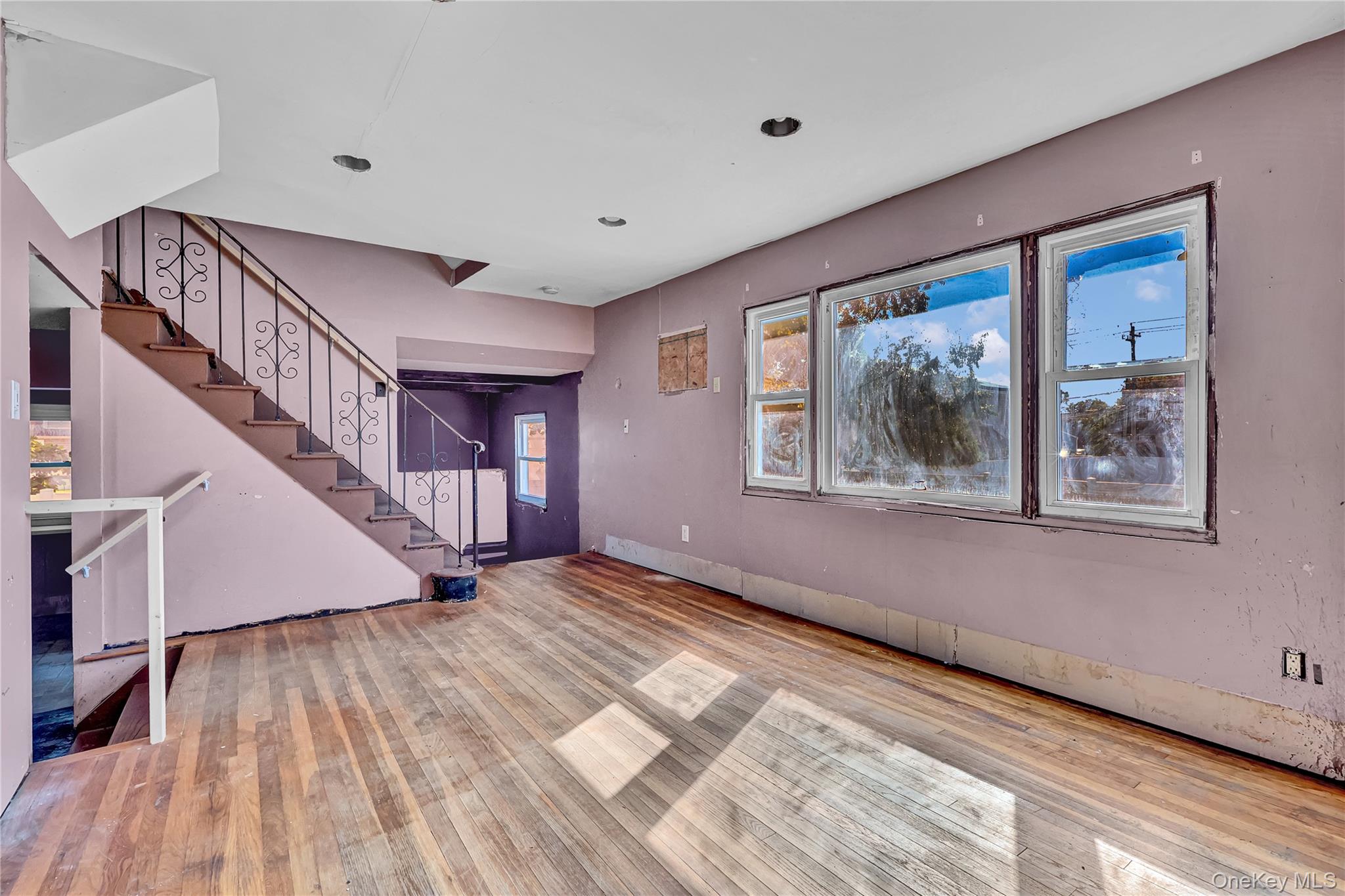 90 30th Street, Copiague, NY 11726