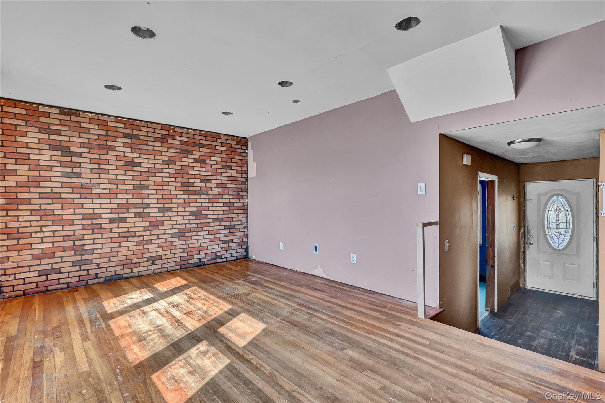 90 30th Street, Copiague, NY 11726