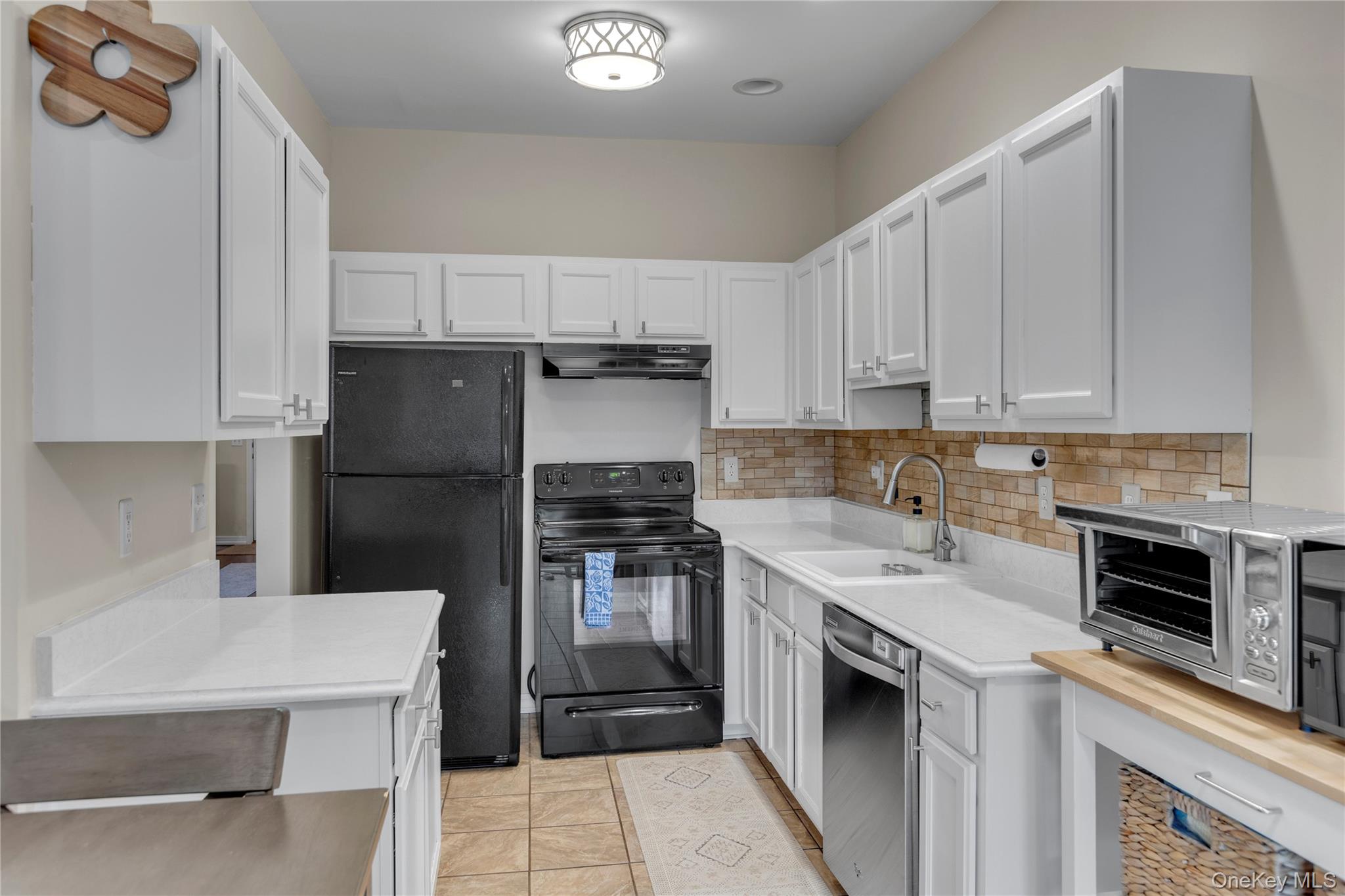 32 Scarborough Drive, Smithtown, NY 11787