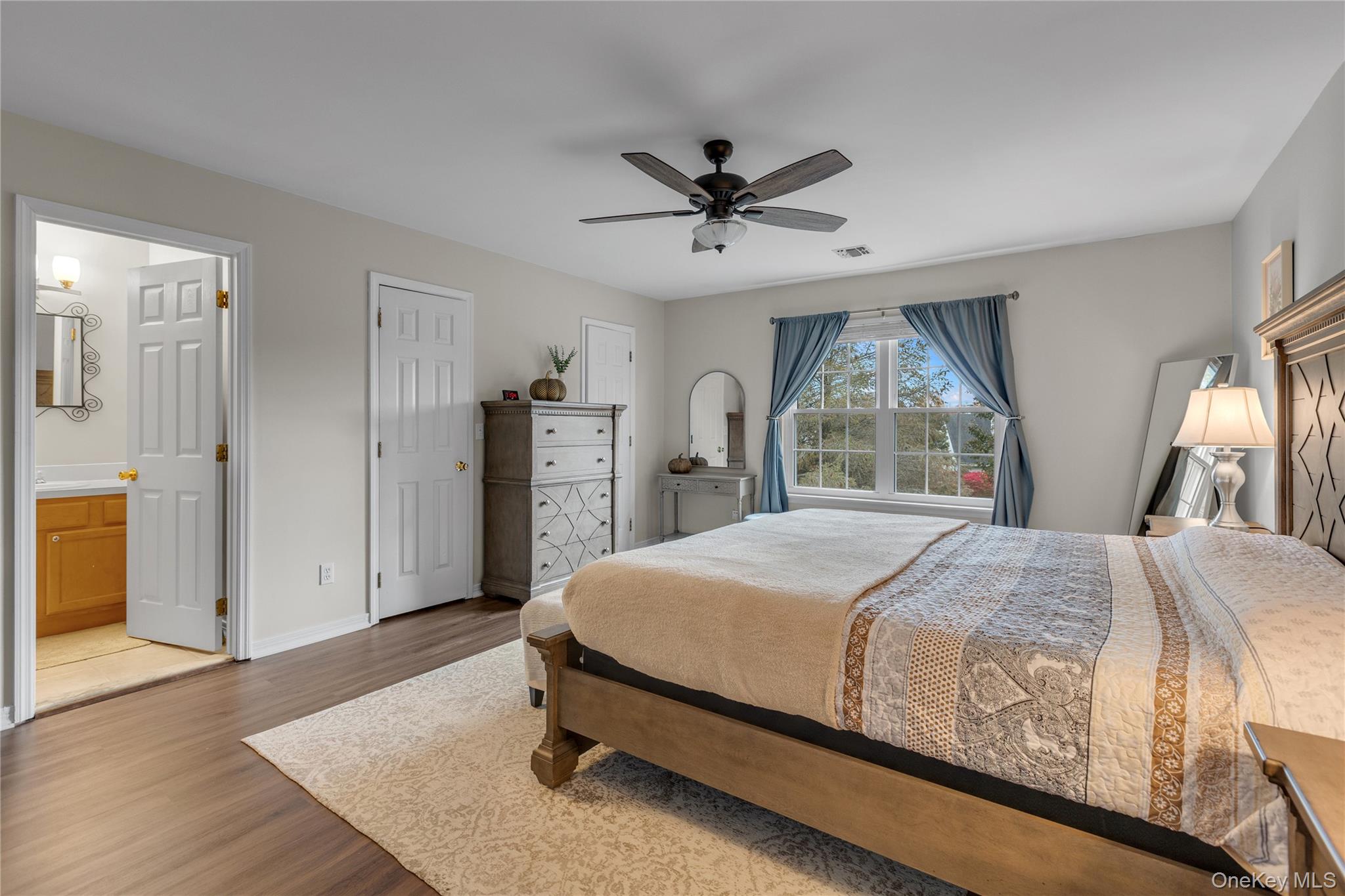 32 Scarborough Drive, Smithtown, NY 11787