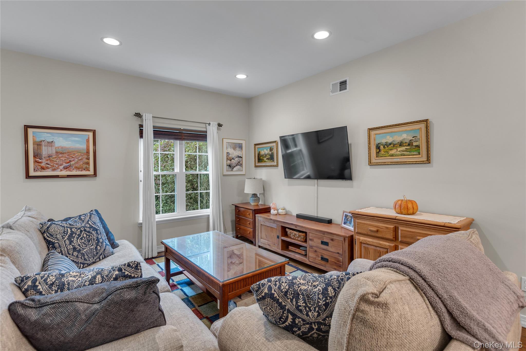 32 Scarborough Drive, Smithtown, NY 11787