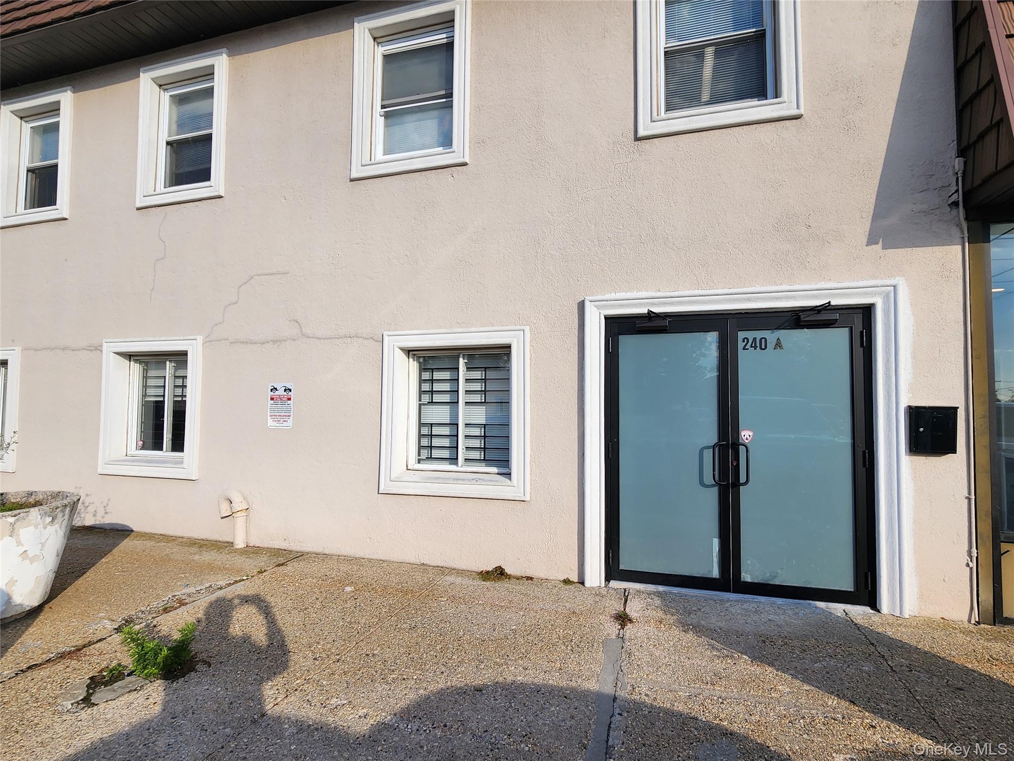 240-260 Old Country Road, Hicksville, NY 11801