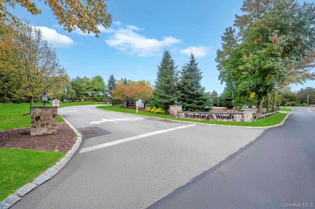 4 Haverton Court, Riverhead, NY 11901