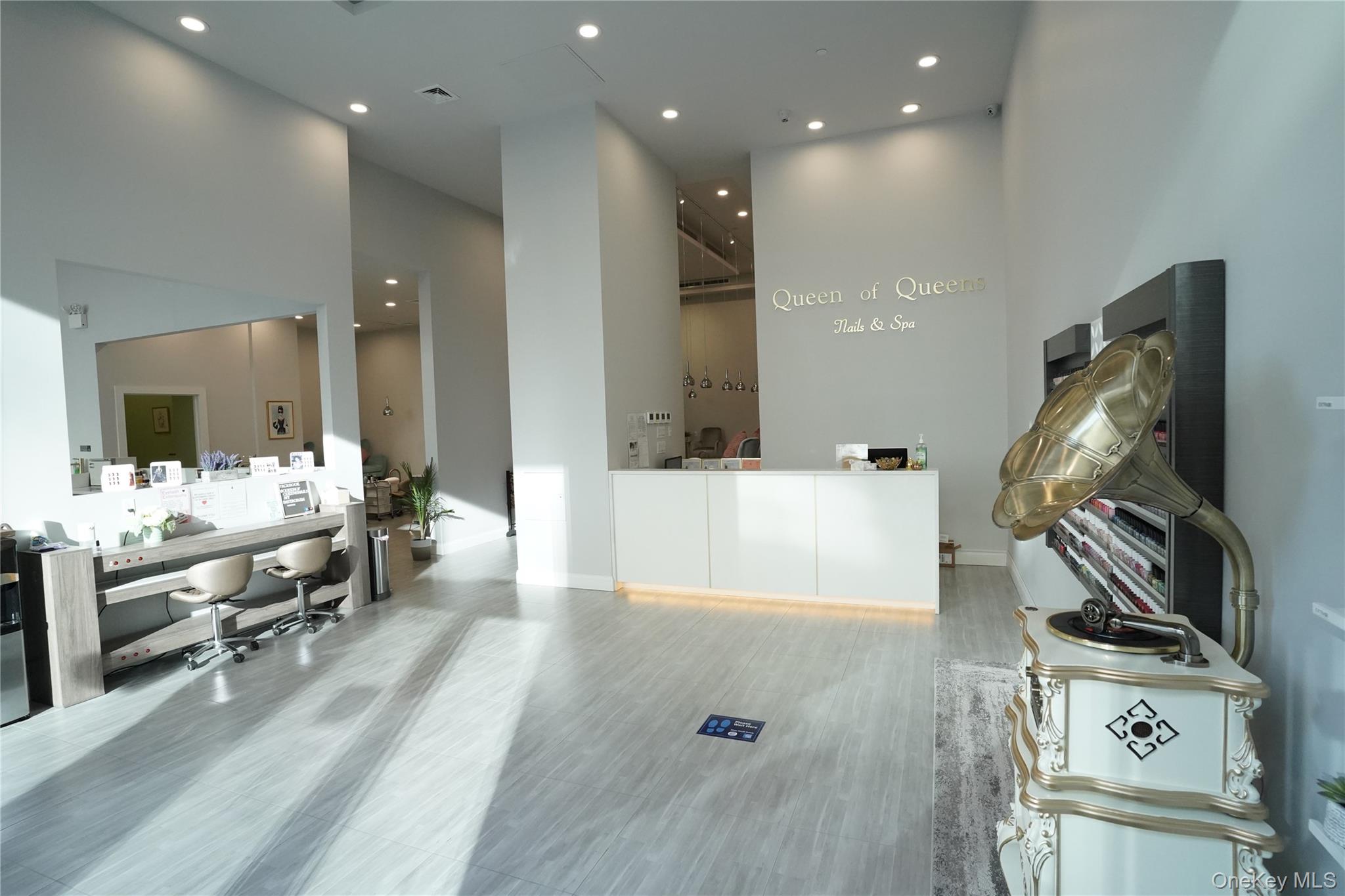 555 10th Avenue # #B, New York (Manhattan), NY 10018