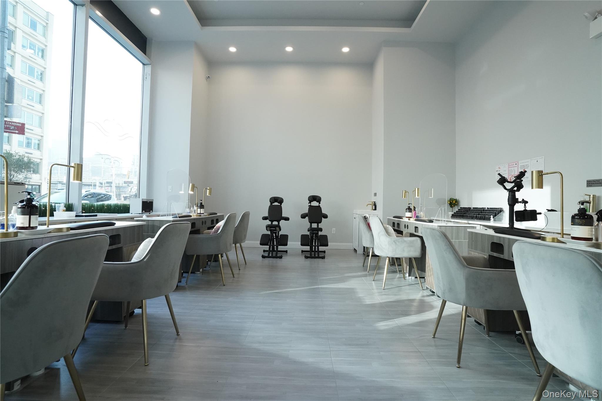 555 10th Avenue # #B, New York (Manhattan), NY 10018