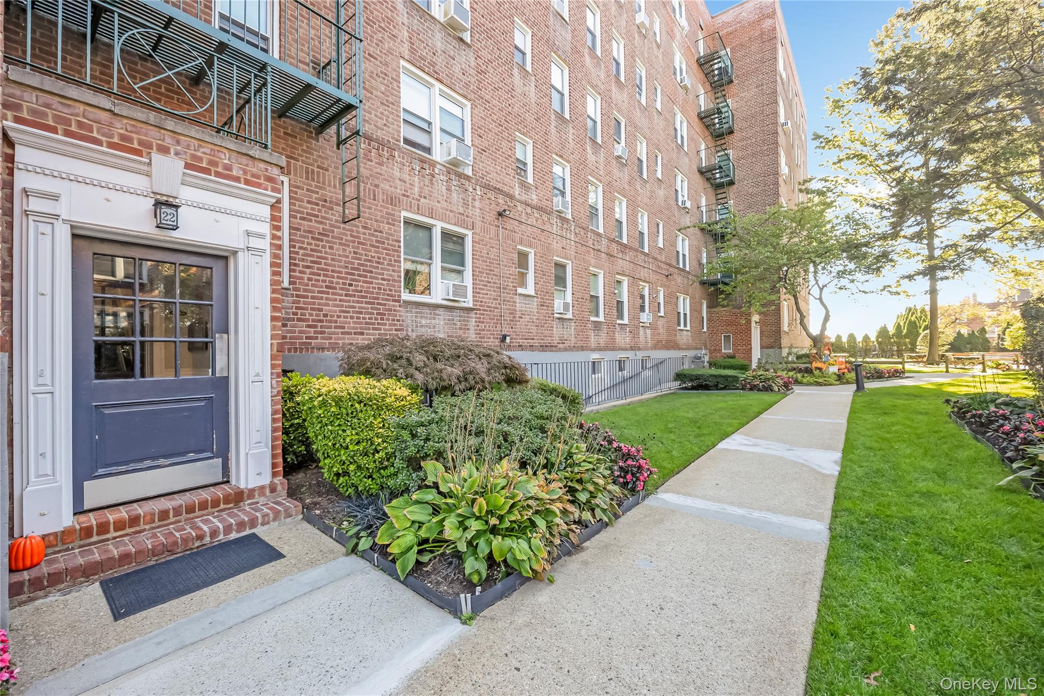 22 Mulford Place # 2D, Hempstead, NY 11550