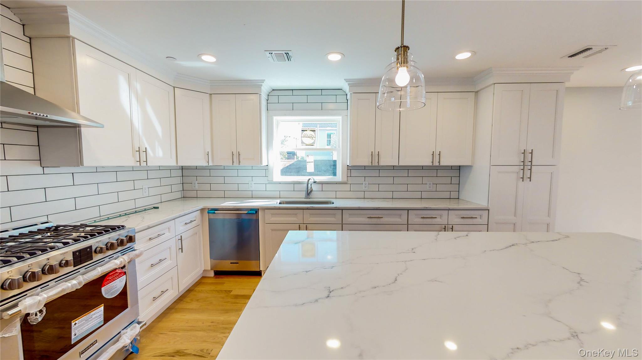 54 North Boulevard, East Rockaway, NY 11518