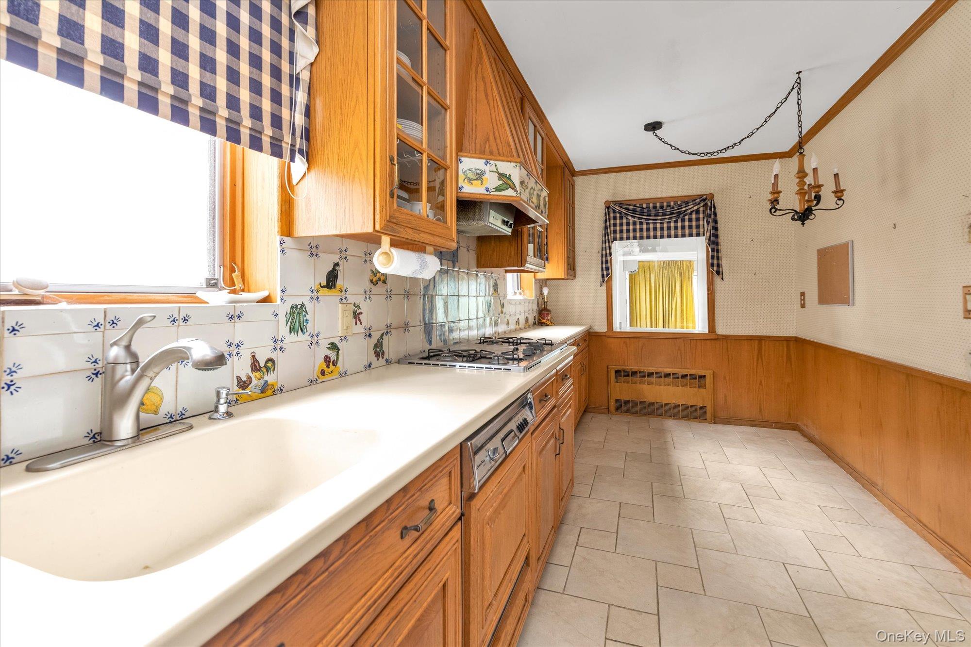 47-44 Glenwood Street, Little Neck, NY 11362