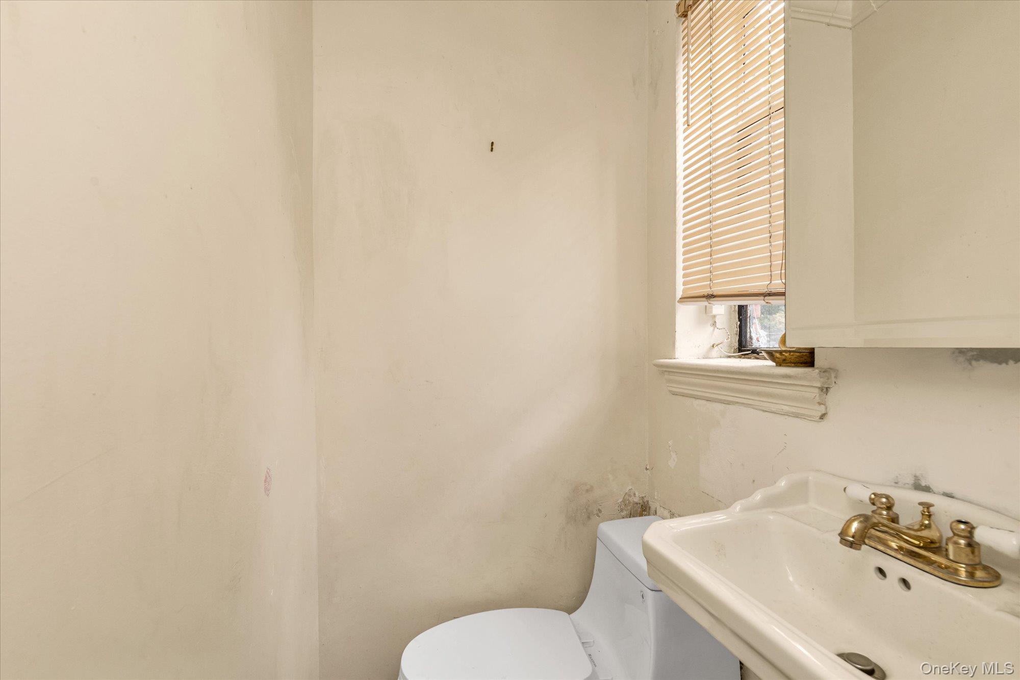 47-44 Glenwood Street, Little Neck, NY 11362