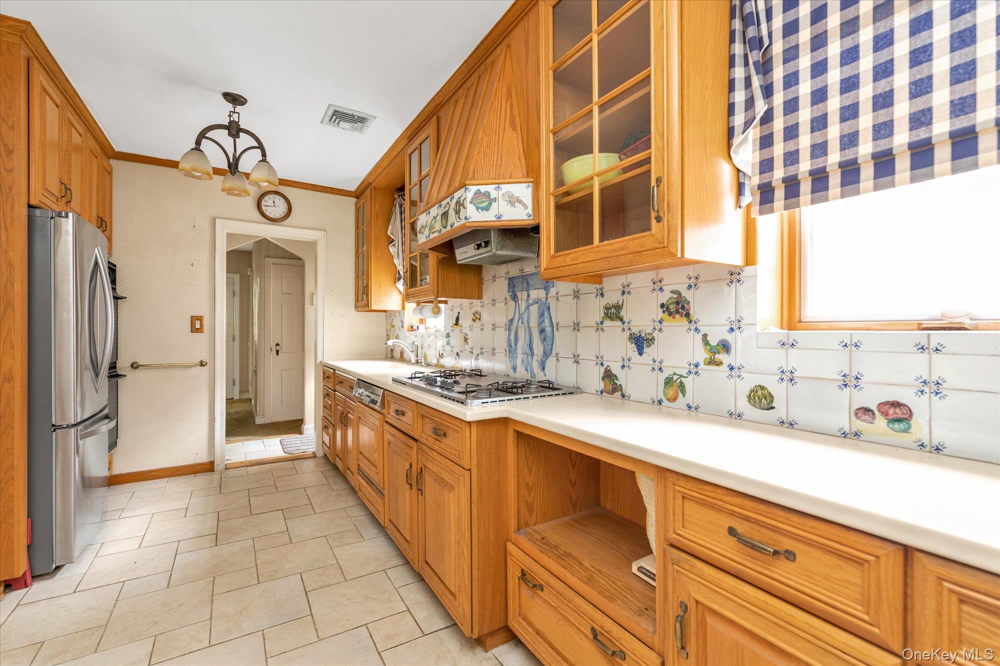 47-44 Glenwood Street, Little Neck, NY 11362